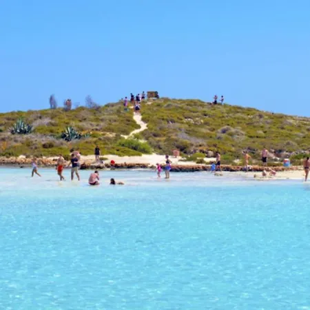 How To Rent Your Own Private Luxury Holiday In For Less Than Basic Hotel, 1328 Villa *