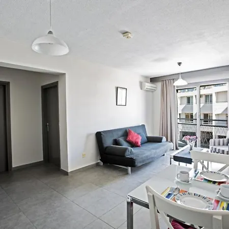 How To Rent Your Own Private Luxury Holiday In For Less Than Basic Hotel, 1328 *