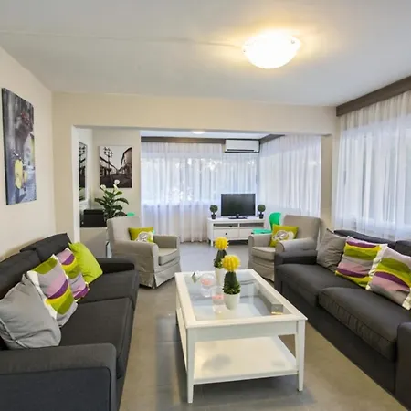 How To Rent Your Own Private Luxury Holiday In For Less Than Basic Hotel, 1328 *